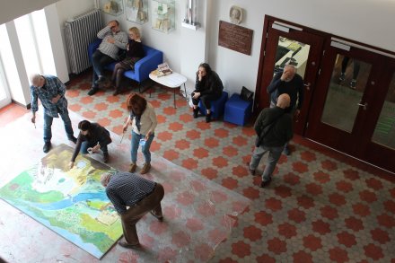 Wspólna akcja artystów malarzy i dzieci z Wisły